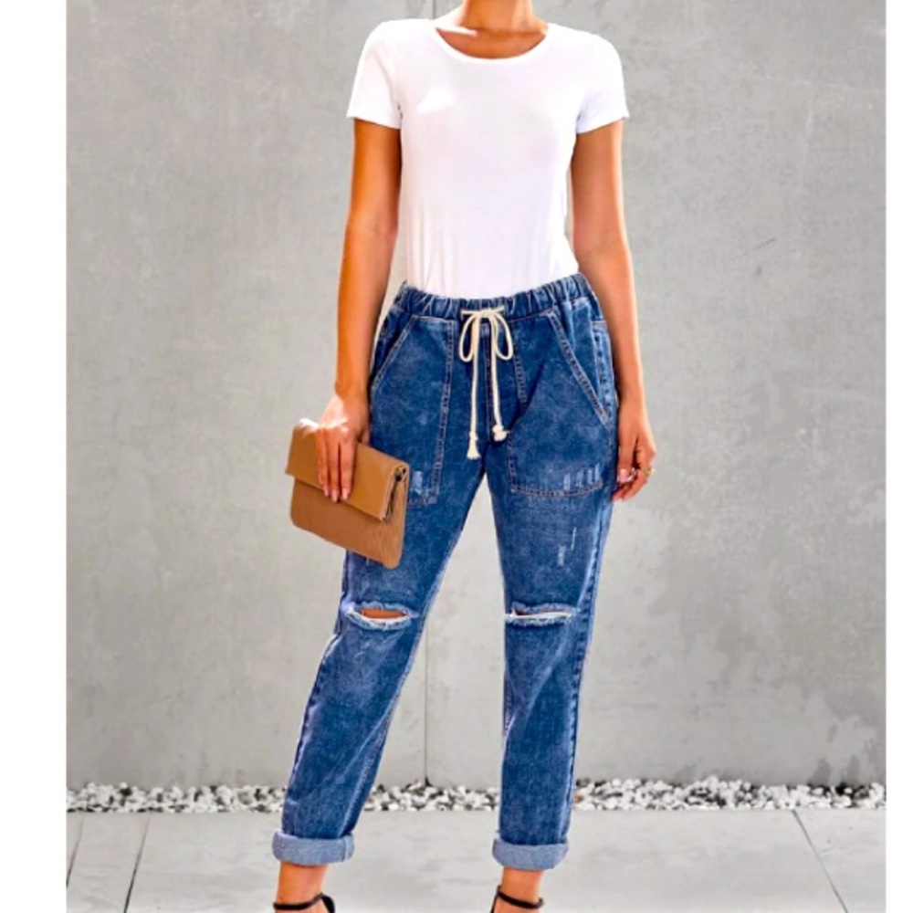 Distressed jogger jeans! Size medium